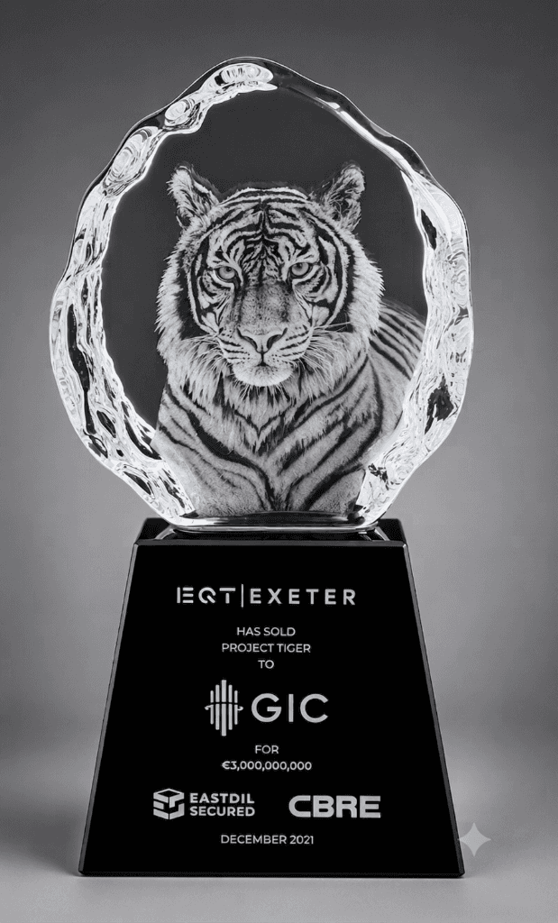 Animal crystal award 28
